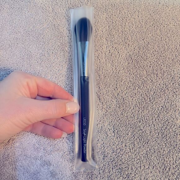 Laruce SMALL LIGHT POWDER LR310 Brand new in packaging - Picture 2 of 4